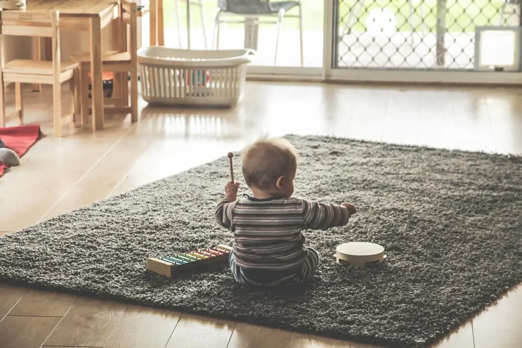 Kleuter in poppenwieg: grap of fout? - Uitleg voor kleuters