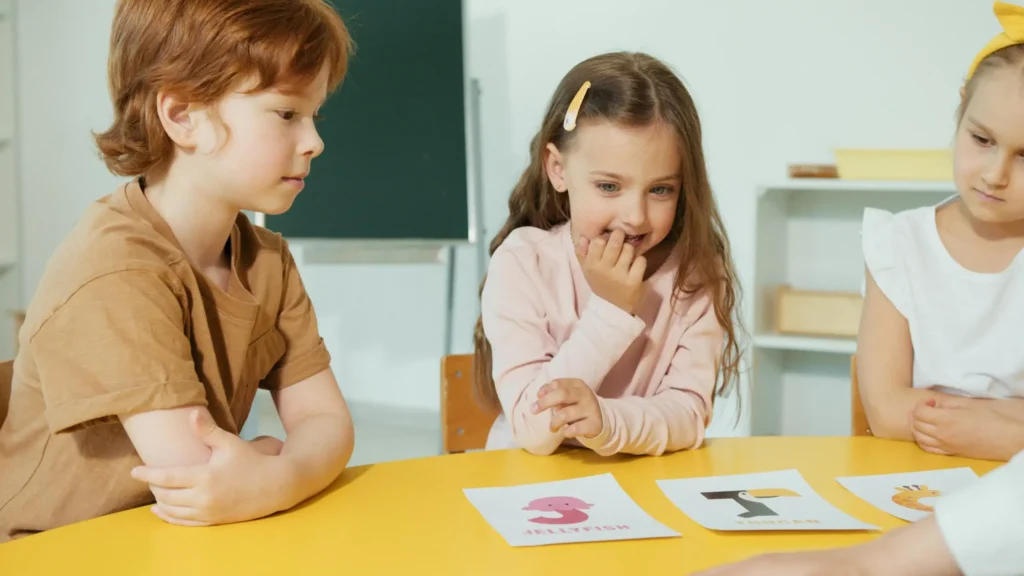 Baby in de klas? Wiegde een juf haar leerling? - Uitleg voor kleuters