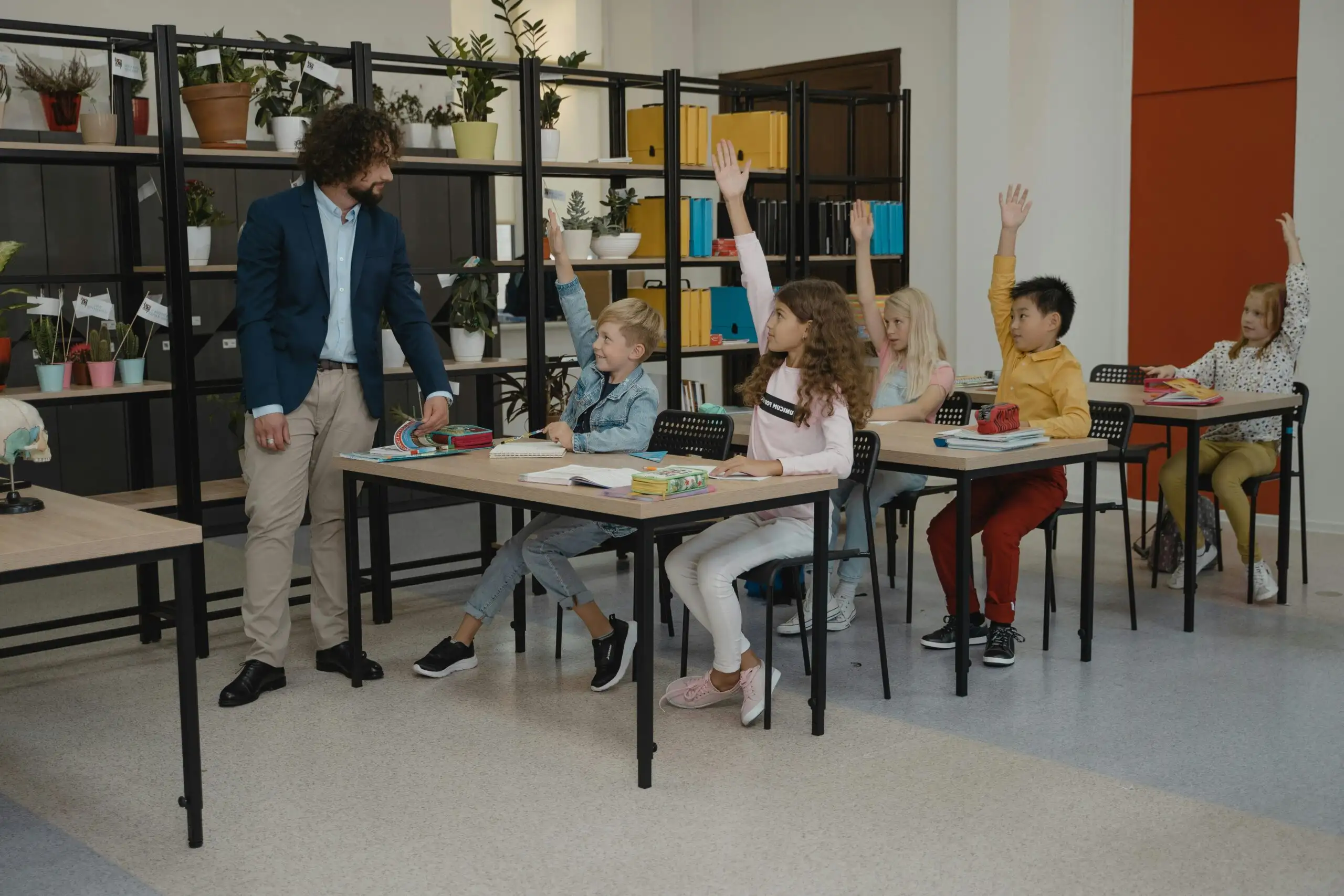 Mag juf kinderen zo optillen? - Uitleg voor kleuters